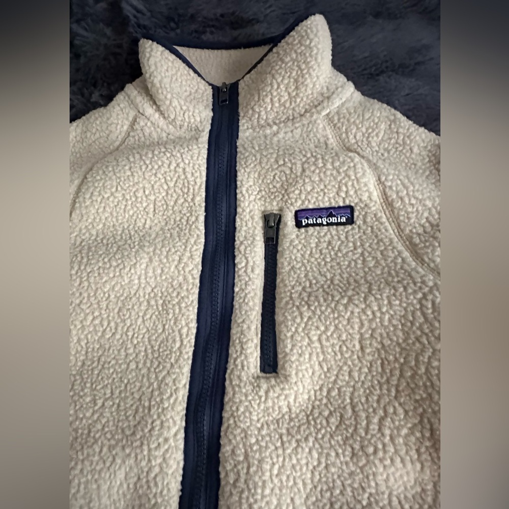 Patagonia Beige Fleece Jacket with Navy Trim - Picture 4 of 6